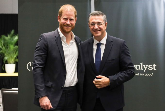 Στη Νέα Υόρκη ο Απόστολος Τζιτζικώστας με τον Πρίγκιπα Χάρι – Στο επίκεντρο η νέα εποχή του βιώσιμου τουρισμού στην Ευρώπη